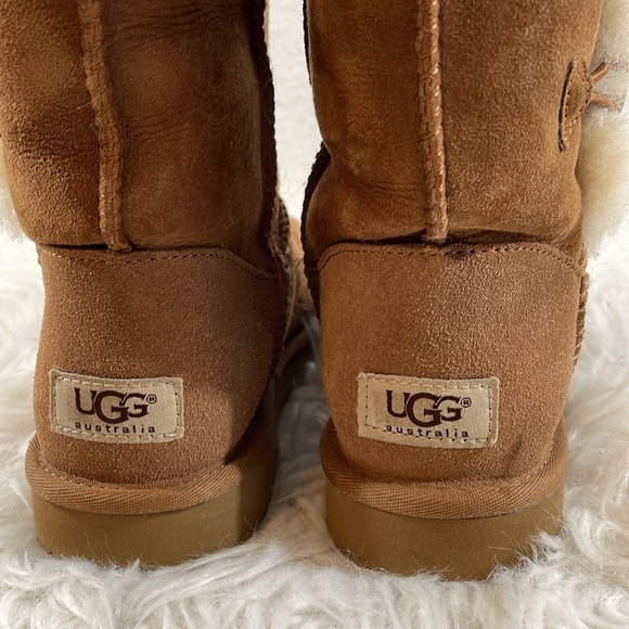 UGG Australia F27015G Bailey Button Triplet Fold Over Chestnut Boots Size 7 - Picture 6 of 16